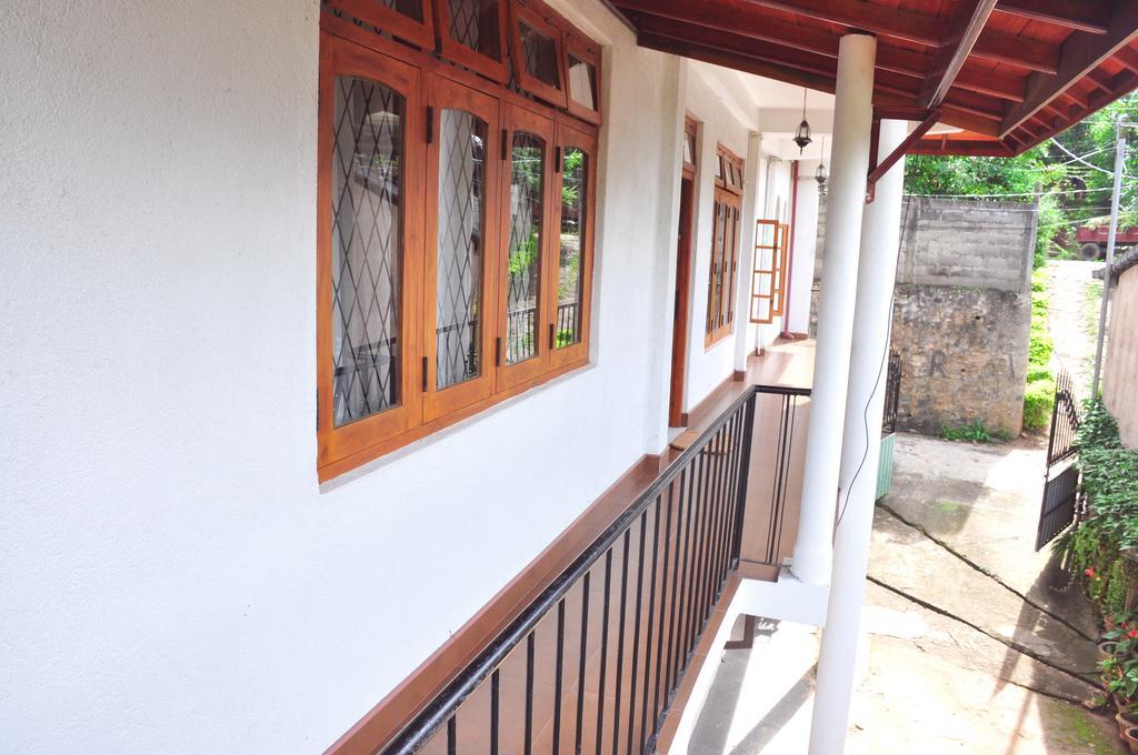 Ajanthas' Homestay Kandy Zewnętrze zdjęcie