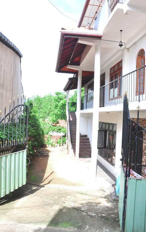 Ajanthas' Homestay Kandy Zewnętrze zdjęcie